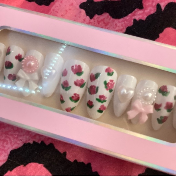 coquette press on nails - Picture 2 of 3